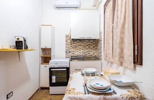 Jerzu Apartment | Studio Apartment 'Peter's Home' with Wi-Fi and Air Conditioning