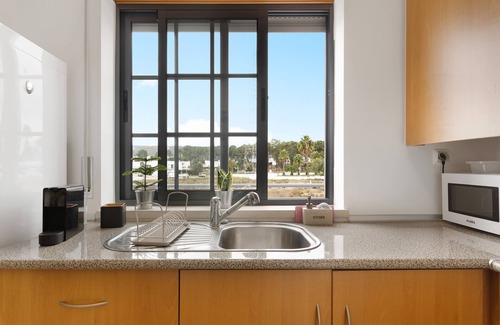 Quinta do Anjo Apartment | Studio Apartment 'Santos Village' with Balcony and Air Conditioning