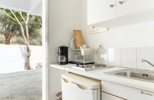 Vathi Apartment | Studio Apartment 'Sifnos 4' with Sea View, Wi-Fi and Air Conditioning
