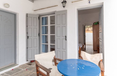 Vathi Apartment | Studio Apartment 'Sifnos 4' with Sea View, Wi-Fi and Air Conditioning