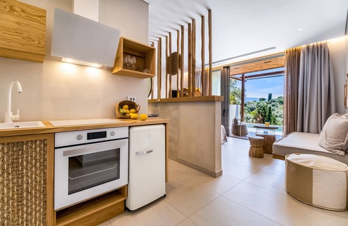 Katomerion Apartment | Studio Apartment 'Studio Yvonne' with Private Pool, Wi-Fi and Air Conditioning