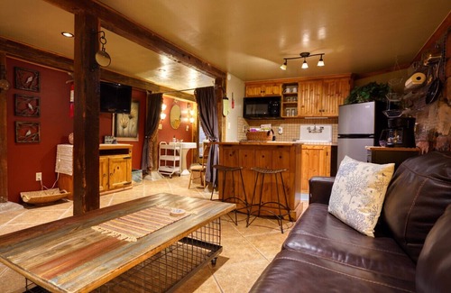 Hot Springs House | Studio Apartment w/Historic Sandstone Walls