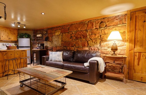 Hot Springs House | Studio Apartment w/Historic Sandstone Walls