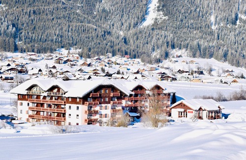 Gosau Apartment | Studio apartment with a view of the mountains