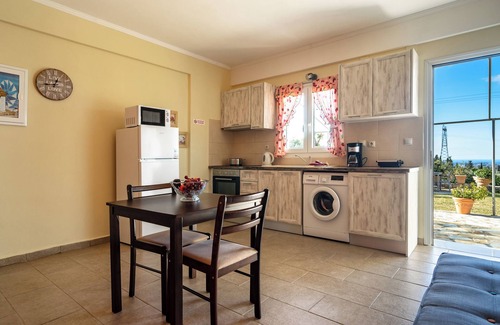 Faraklata Apartment | Studio Apartment "Zoi studio" with Sea View, Shared Garden & Wi-Fi