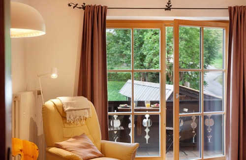 Obergrainau Apartment | Studio Apartment 'Zugspitznest' with Mountain View, Balcony and Wi-Fi