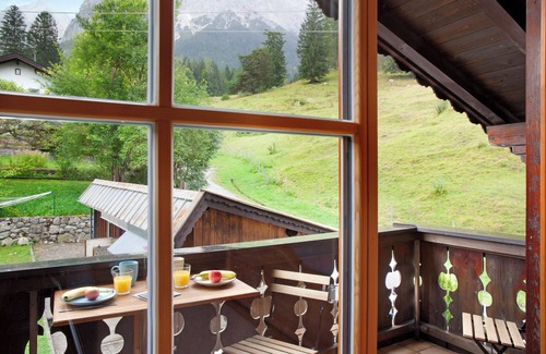 Obergrainau Apartment | Studio Apartment 'Zugspitznest' with Mountain View, Balcony and Wi-Fi