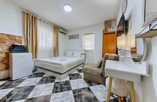 Dobra Voda Apartment | Studio Apartments with balcony