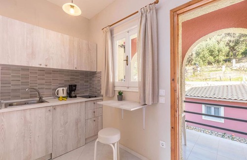 Parelia Apartment | Studio Apartments With Swimming Pool and sea View - Pelekas Beach