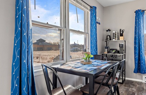 Aurora Apartment | Studio apt/Aurora/Chicago suburb/FREE WIFI & Parking