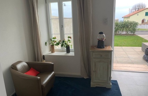 Gilly Apartment | Studio Apt - Beautiful view, free parking!