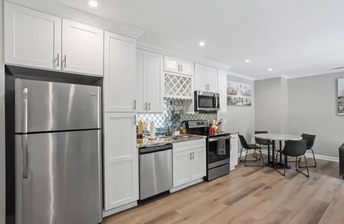 Belvedere Park Apartment | Studio apt in awesome Decatur with WiFi, AC. Sleeps 4 people. Enjoy your stay