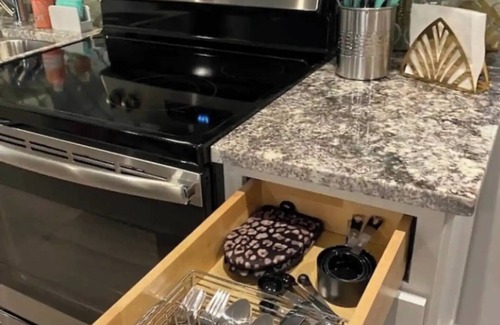 Belvedere Park Apartment | Studio apt in awesome Decatur with WiFi, AC. Sleeps 4 people. Enjoy your stay
