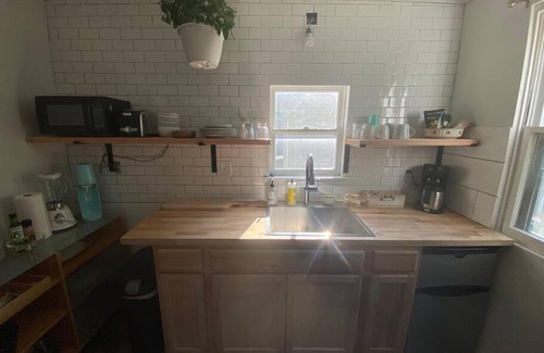 Kingston Apartment | Studio Apt w Garden