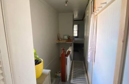 Kingston Apartment | Studio Apt w Garden
