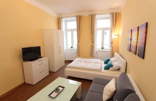 Rudolfsheim-Funfhaus Apartment | Studio