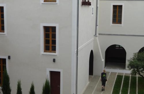 Auvillar Apartment | Studio au Centre d'Art ARKAD