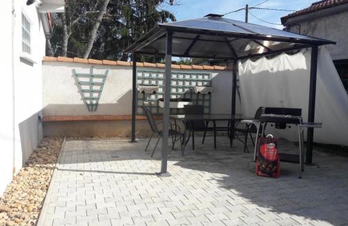 Vendat Apartment | Studio avec piscine à la campagne, proche de Vichy - Jardin, Terrasse, WiFi, Draps inclus - FR-1-489-230