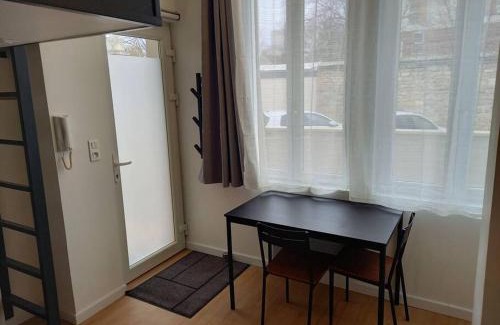 Maladiere Apartment | Studio avec terrasse en résidence calme à Dijon.