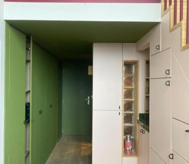 1st Arrondissement Apartment | Studio avec vue