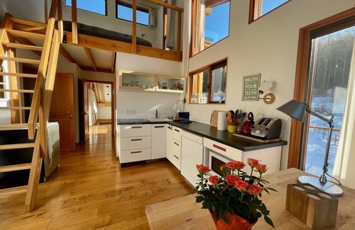 Central Okanagan Apartment | Studio Bird 2 or 4 guests with adjacent room