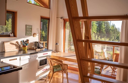 Central Okanagan Apartment | Studio Bird 2 or 4 guests with adjacent room