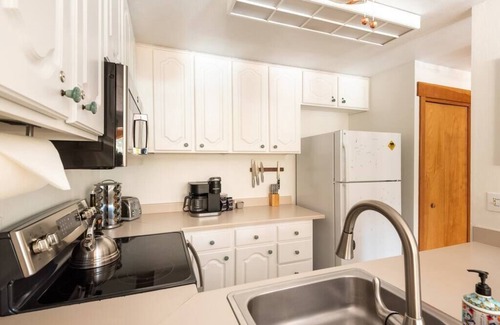 Tahoe Woods Condo | Studio by Palisades Tahoe w/pool & tub access.