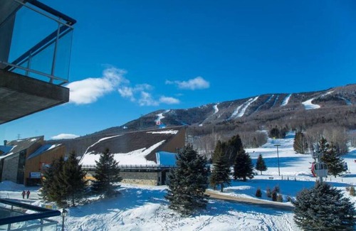 Saint Ferreol les Neiges Apartment | Studio at the base of Mont-Sainte-Anne