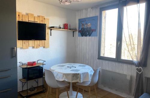 Saint-Leger-les-Melezes Apartment | STUDIO CABINE PIED DES PISTES