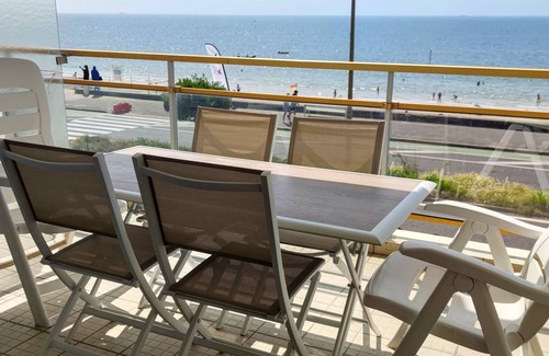 La Baule-Escoublac Apartment | Studio cabin for 4 people, facing the sea, center of La Baule