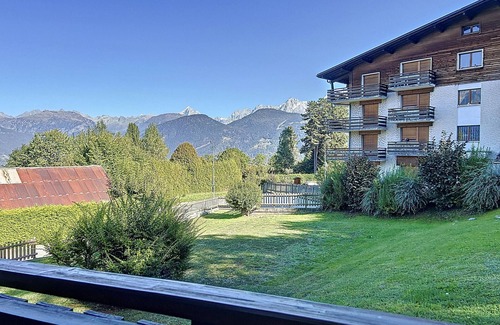 Combloux Apartment | Studio cabin near Combloux center, 4 pax, balcony, parking