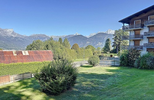 Combloux Apartment | Studio cabin near Combloux center, 4 pax, balcony, parking