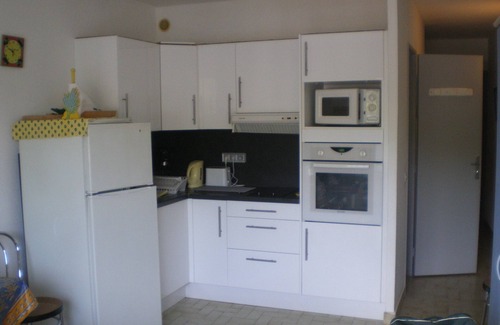 Montpellier Apartment | Studio cabin .sleeps 4. PORT VIEW.