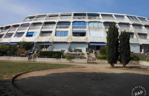 Montpellier Apartment | Studio cabin .sleeps 4. PORT VIEW.