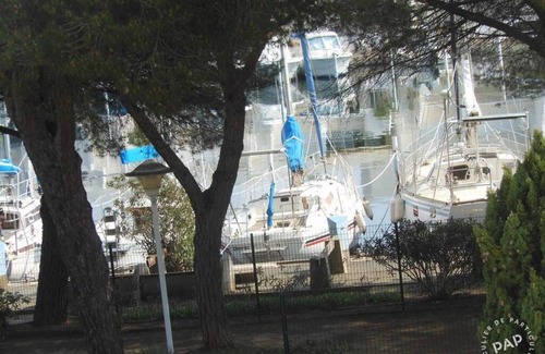 Montpellier Apartment | Studio cabin .sleeps 4. PORT VIEW.