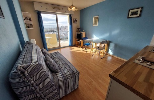 Arzon Apartment | Studio Cabin sleeps 3 Crouesty port view