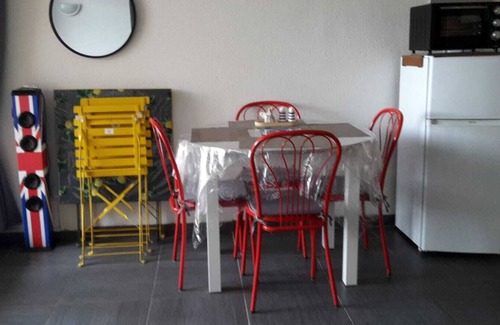 Agde Apartment | STUDIO CABIN SLEEPS 4 PARKING AIR CONDITIONING ELEVATOR BALCONY SWIMMING POOL GOOD LOCATION