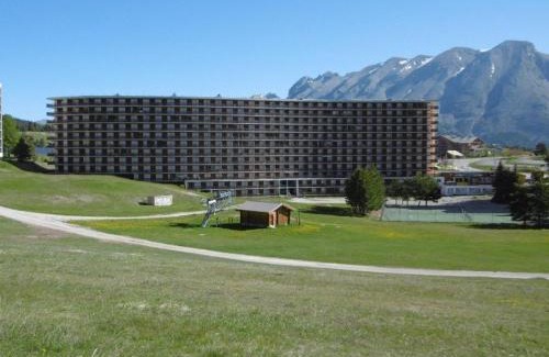 Saint-Etienne-en-Devoluy Apartment | Studio Cabine 4 pers avec Parking, Navette, WiFi et Proximité Pistes - Dévoluy - FR-1-525-192