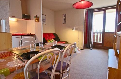 Chamrousse Apartment | Studio cabine 4 pers. exposé Sud, au pied des pistes avec balcon et toutes commodités - FR-1-340-75