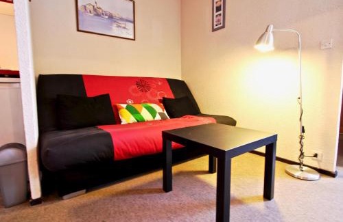 Chamrousse Apartment | Studio cabine 4 pers. exposé Sud, au pied des pistes avec balcon et toutes commodités - FR-1-340-75