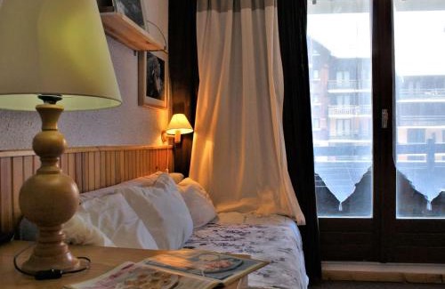 Risoul Apartment | Studio cabine au pied des pistes avec piscine et tennis, 4 couchages, animaux acceptés - FR-1-330-169