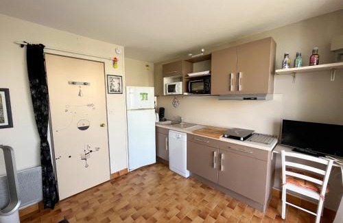 Saint-Cyprien Plage Apartment | Studio cabine avec piscine, parking sécurisé et accès direct plage à Saint-Cyprien - FR-1-753-15