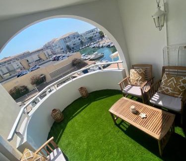 Sete Apartment | Studio cabine climatisé de 20m2 avec place de parking privée
