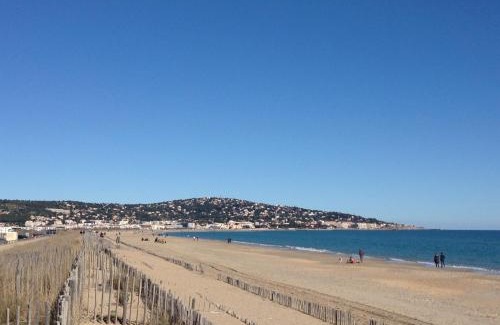 Sete Apartment | Studio cabine rénové avec ascenseur et parking, à 30m de la plage - FR-1-338-547
