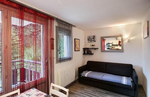 Reberty Apartment | Studio cabine rénové pour 4 pers avec balcon, parking et wifi, proche pistes et commerces - Les Menuires - FR-1-178-290