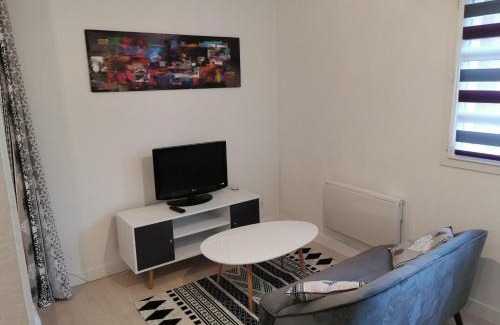 Saint-Pierre-du-Mont Apartment | Studio calme avec parking