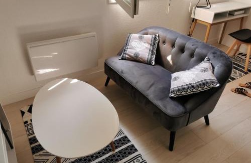 Saint-Pierre-du-Mont Apartment | Studio calme avec parking