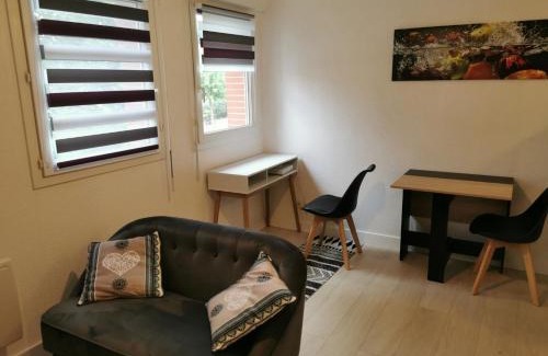 Saint-Pierre-du-Mont Apartment | Studio calme avec parking