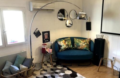 Ales Apartment | Studio cinéma