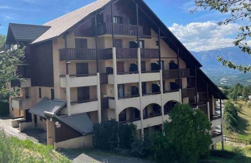 Saint-Leger-les-Melezes Apartment | Studio confortable et chaleureux, vue magnifique